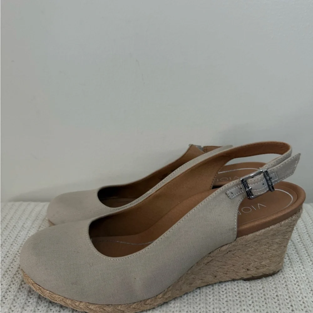 Vionic Coralina Beige Espadrille Wedge Slingback in size 9